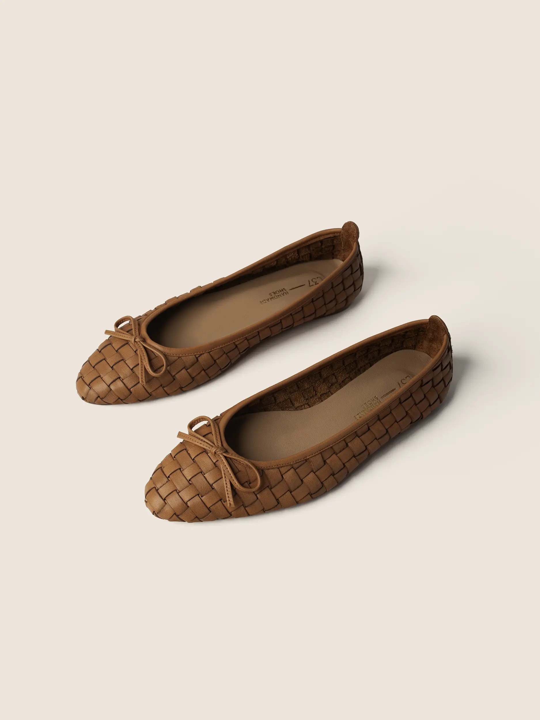 Brazowe-baleriny-pleciona-skora-L37-UP-IN-THE-AIR-widok-z-boku